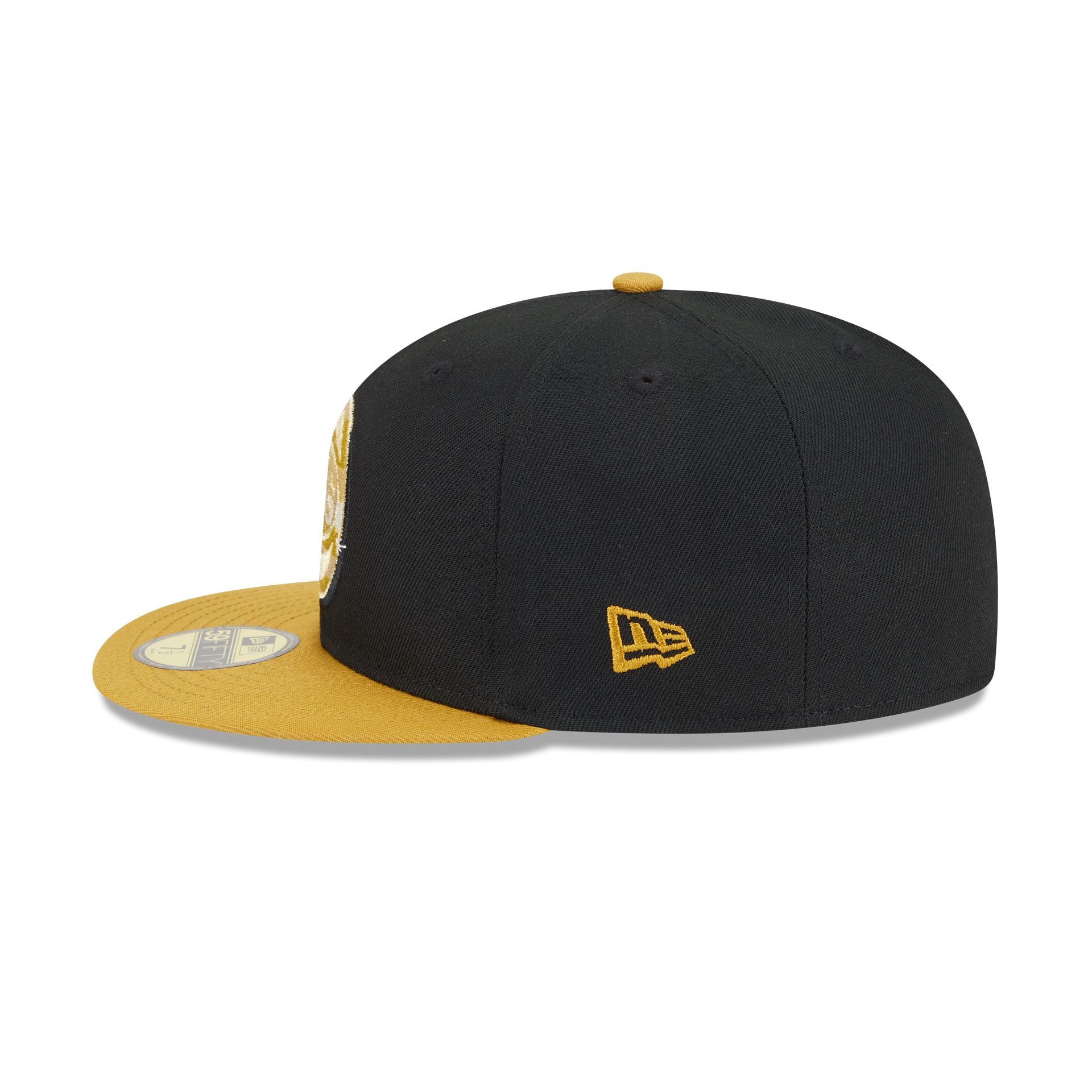 New York Knicks Metallic Gold Logo 59FIFTY Fitted Hat - Image 4