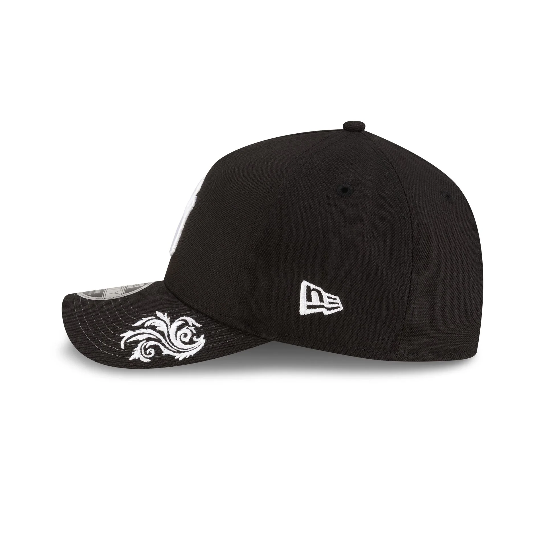 New York Yankees Script Black and White 9FORTY M-Crown A-Frame Snapback Hat - Image 5