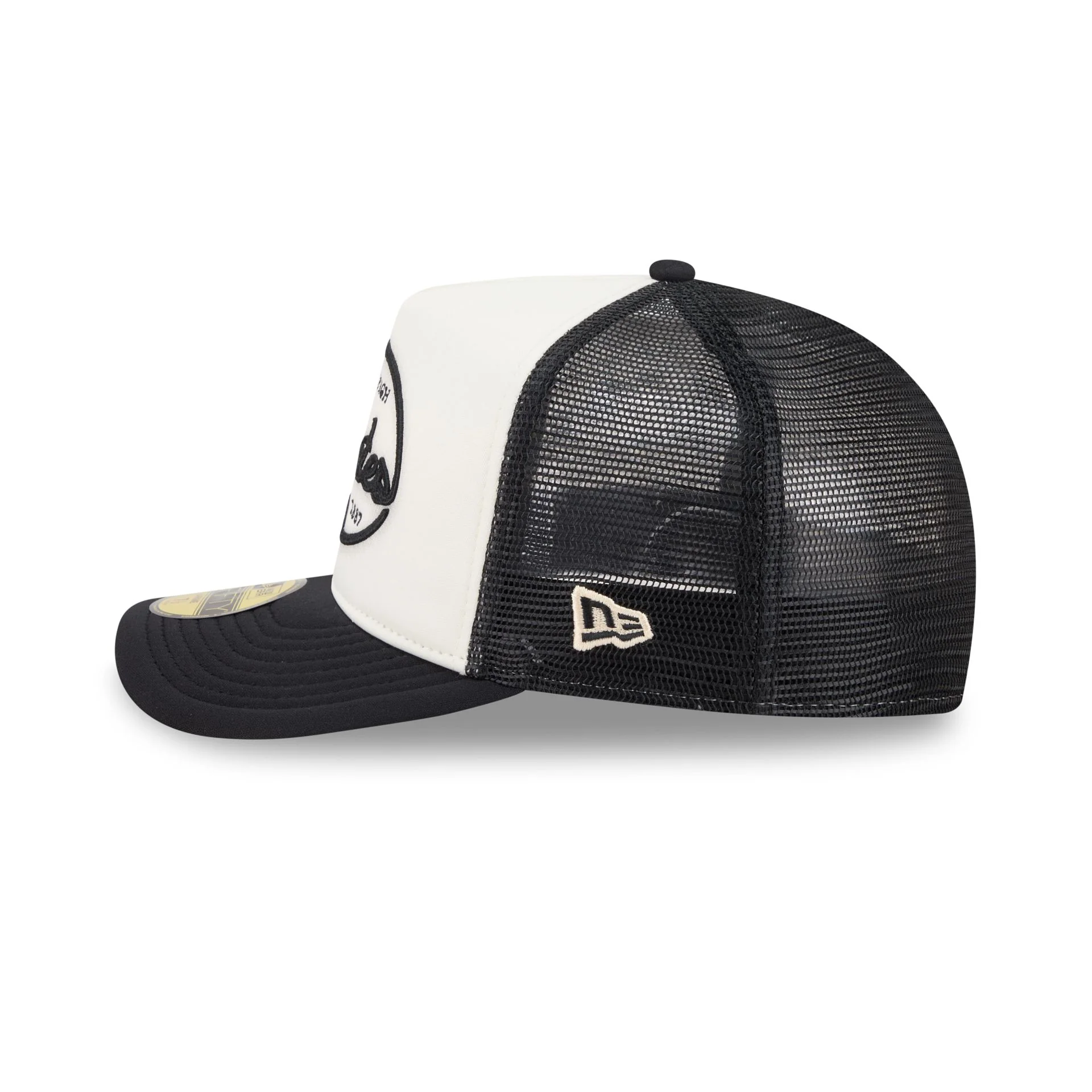 Pittsburgh Pirates Chrome 59FIFTY Fitted Trucker Hat - Image 4