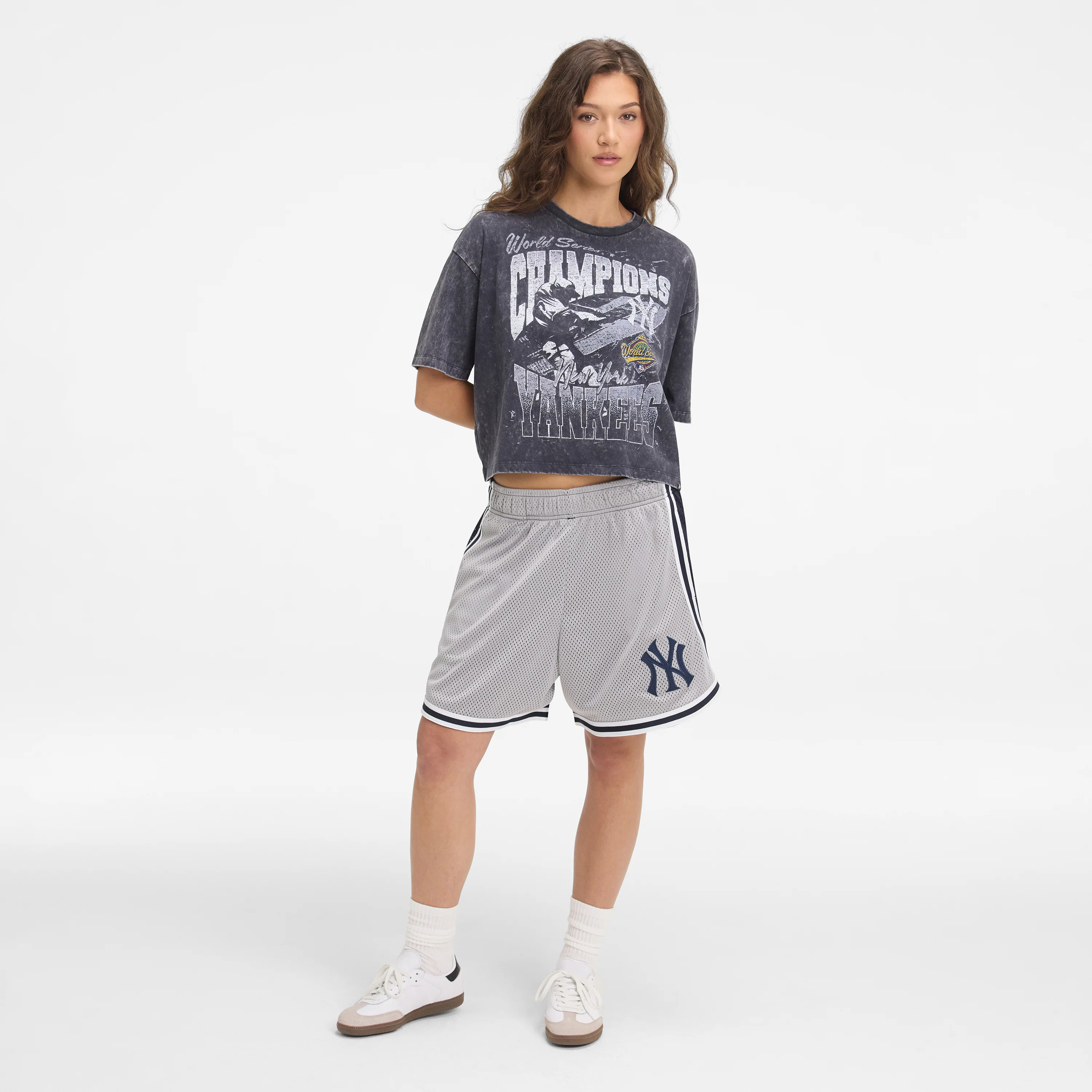Los Angeles Lakers Sport Classics Women's Cropped T-Shirt - Image 5
